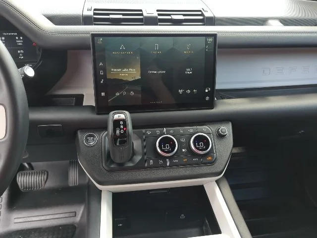 Used 2025 White Land Rover S image 9