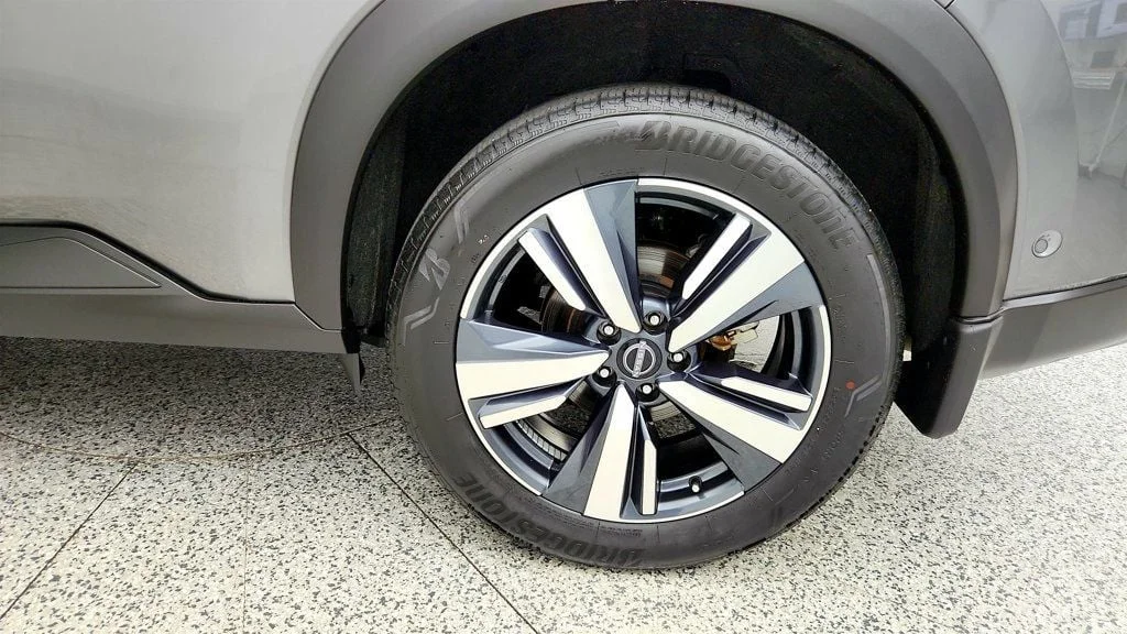 Used 2024 Gun Metallic Nissan FWD SL w/ Premium Pkg image 9