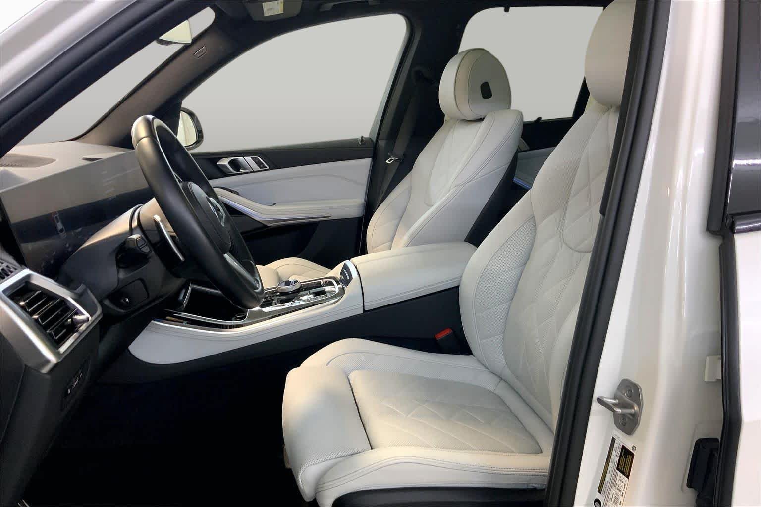 Used 2024 Mineral White Metallic BMW xDrive50e image 7
