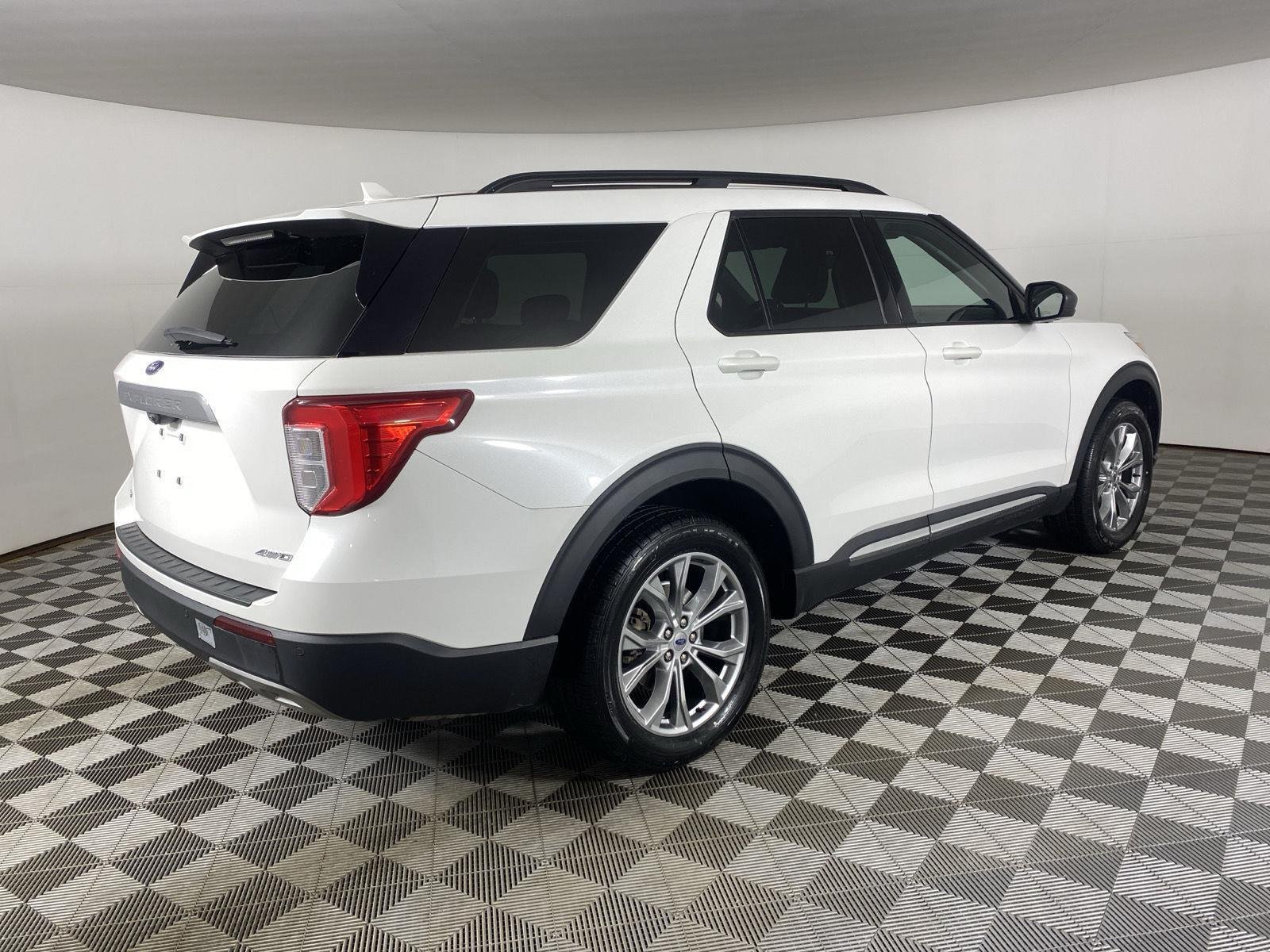 Used 2022 Star White Metallic Tri-Coat Ford XLT image 10