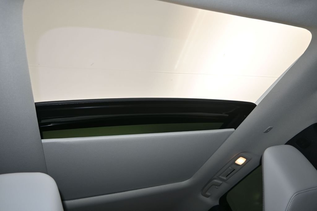 New 2027 RADIANT WHITE INFINITI Luxe FWD image 27
