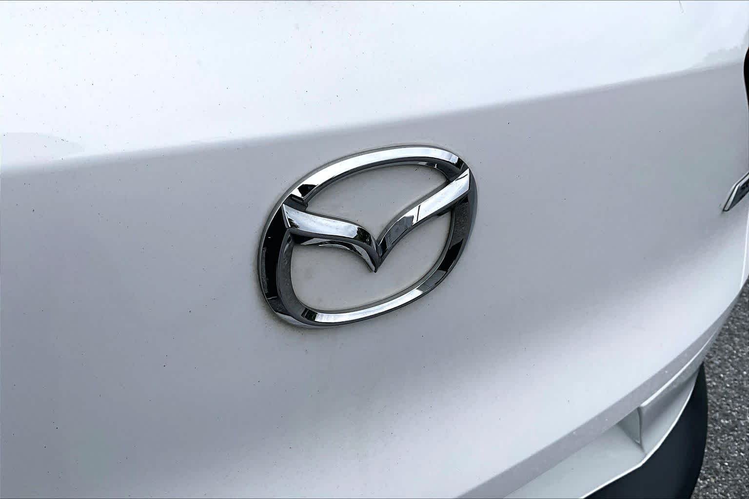 Used 2017 Crystal White Pearl Mica Mazda Grand Touring image 31