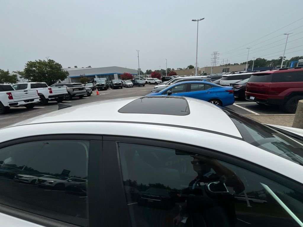 Used 2023 White Kia GT image 31