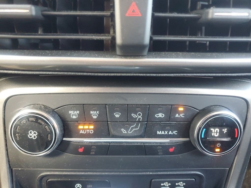 Used 2018 Black Ford SE image 23
