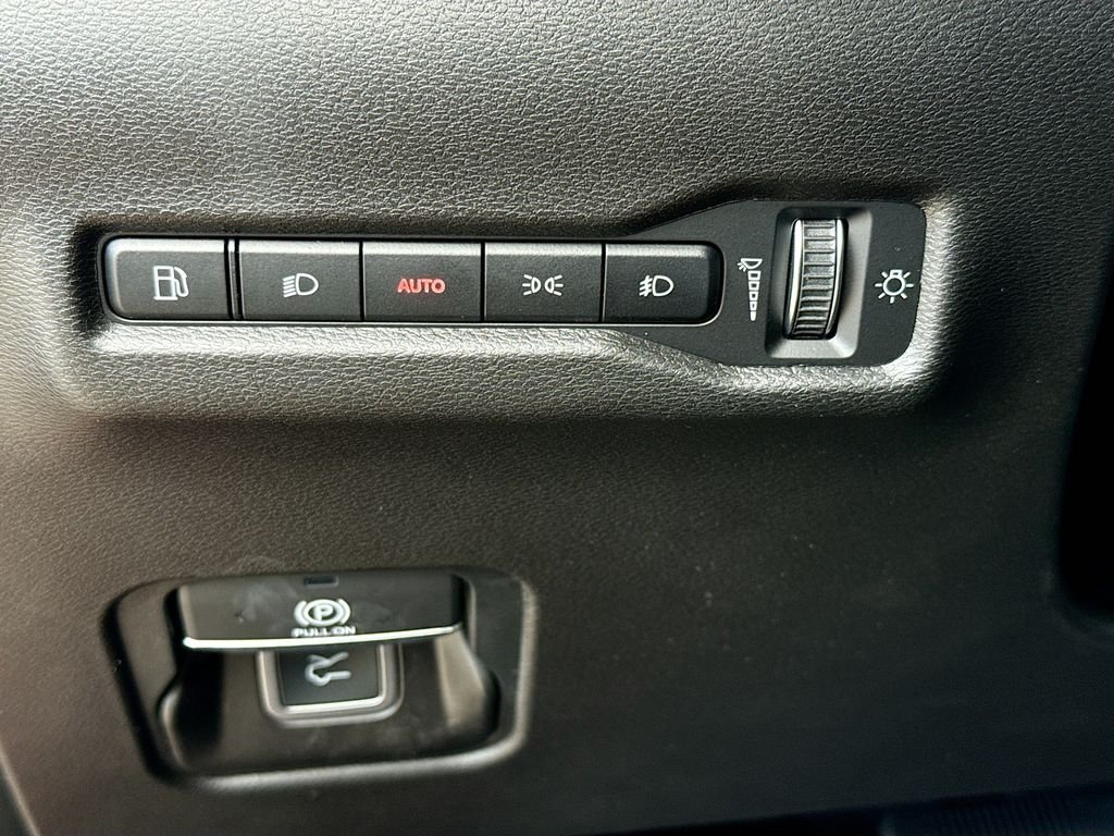 New 2026 Red Hot Pearl-Coat Exterior Paint Jeep Laredo image 15