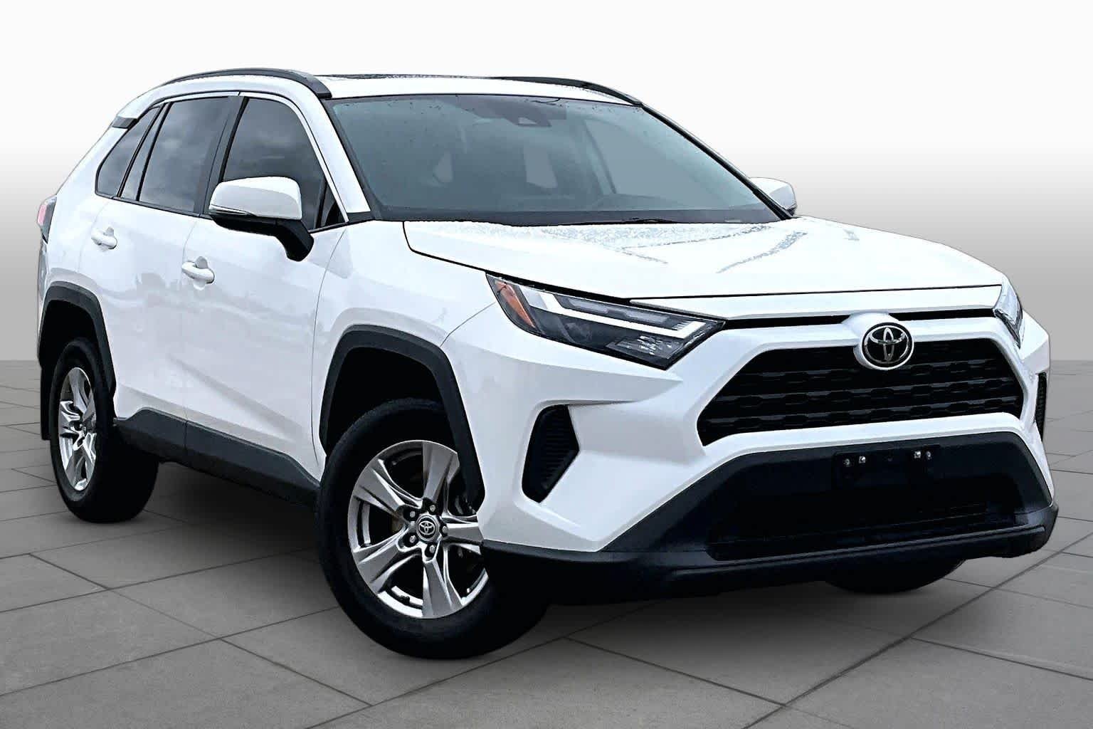 Used 2023 Ice Cap Toyota XLE image 3