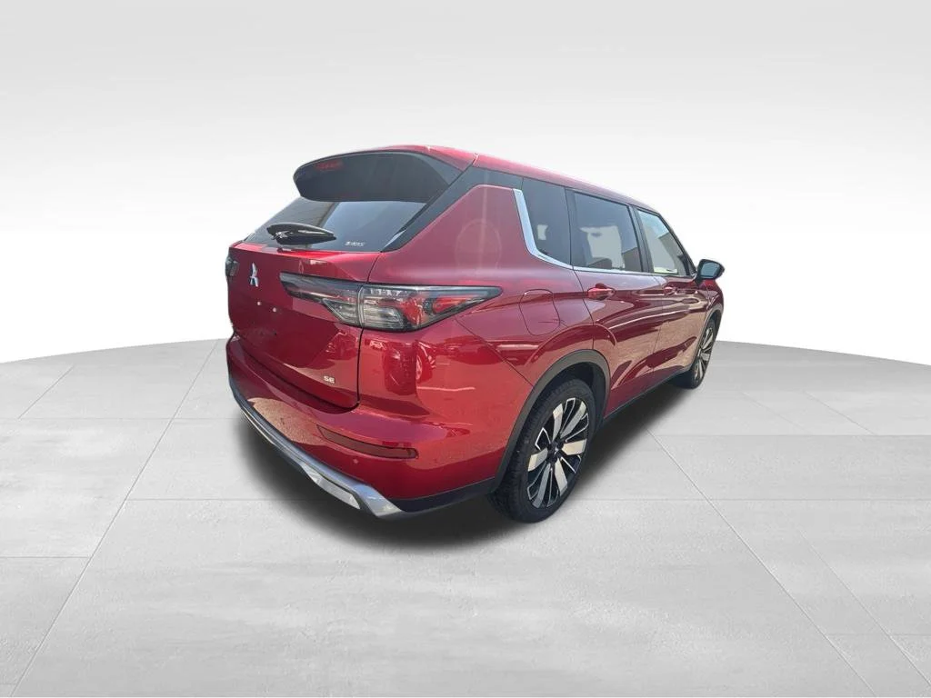 Used 2025 Red Mitsubishi SE image 5