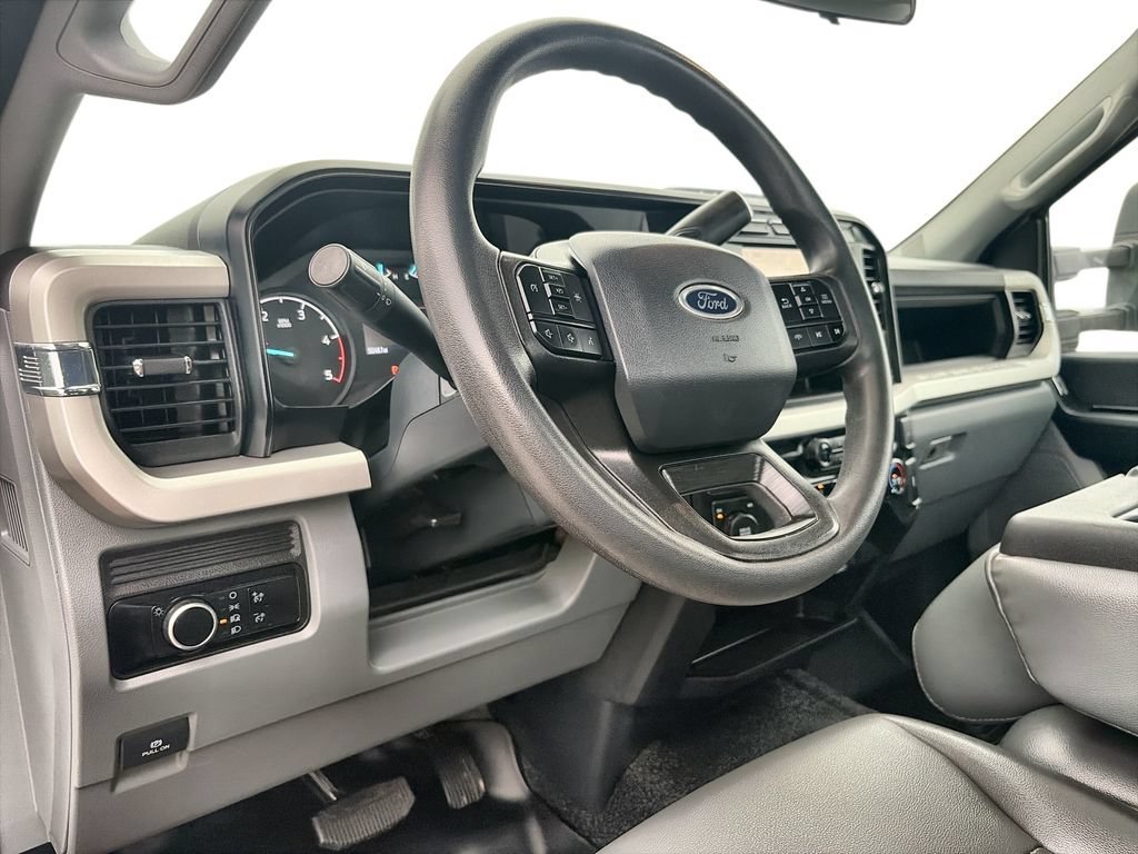 Used 2024  Ford XL image 10