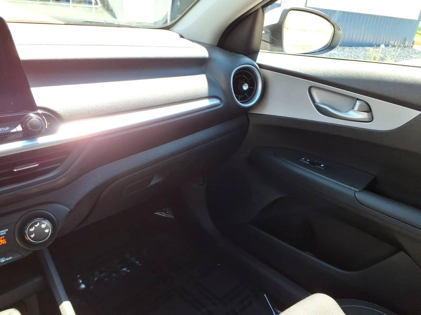 Used 2023 Snow White Pearl Kia LXS image 22