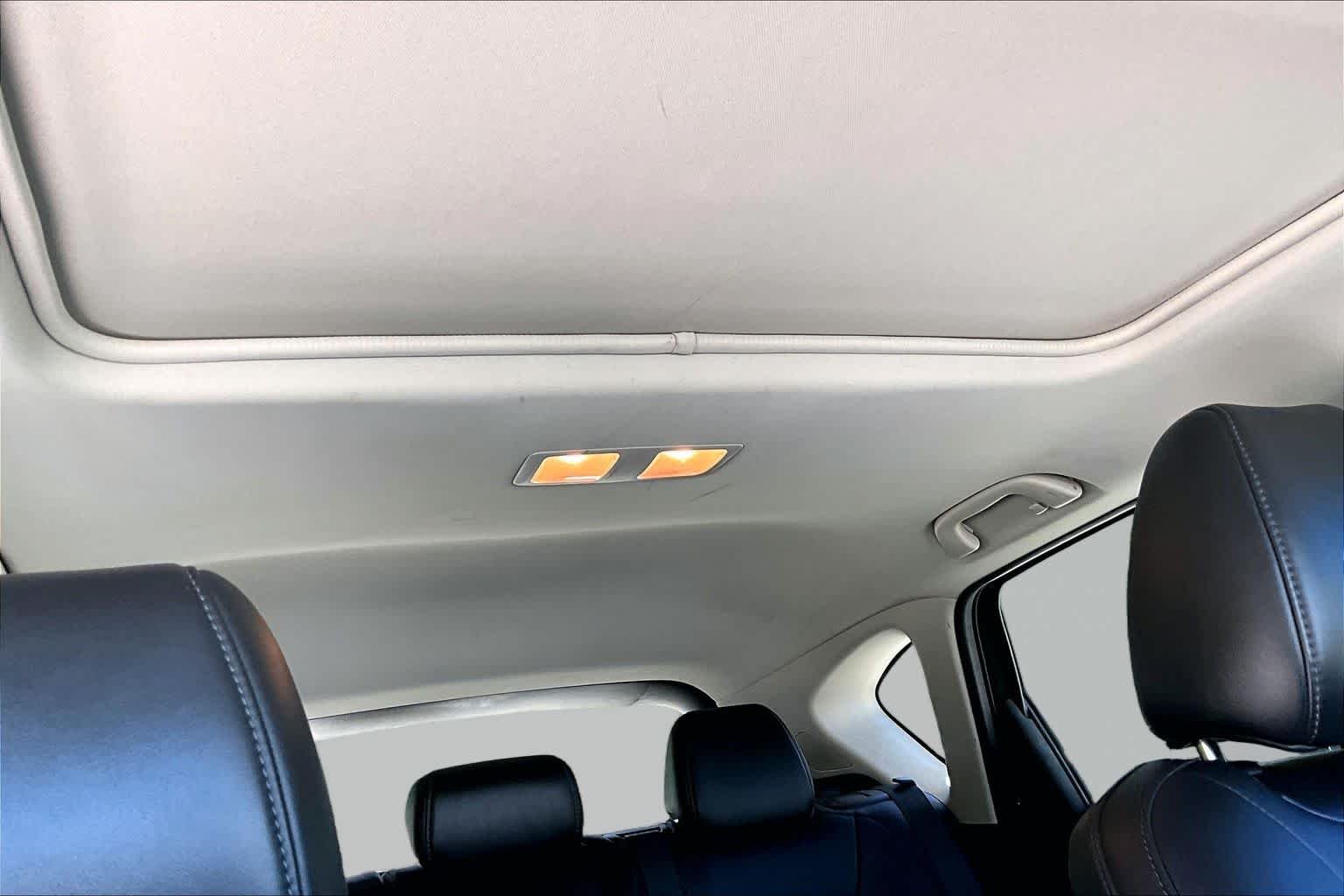 Used 2019 Snowflake White Pearl Mica Mazda Touring image 14