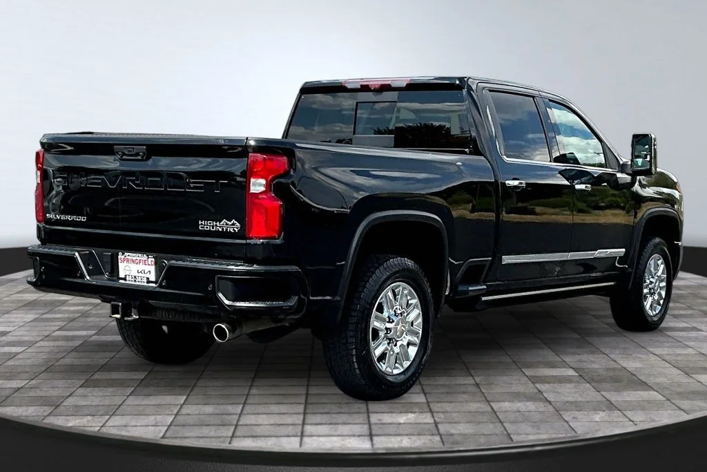 Used 2024 Black Chevrolet High Country image 6