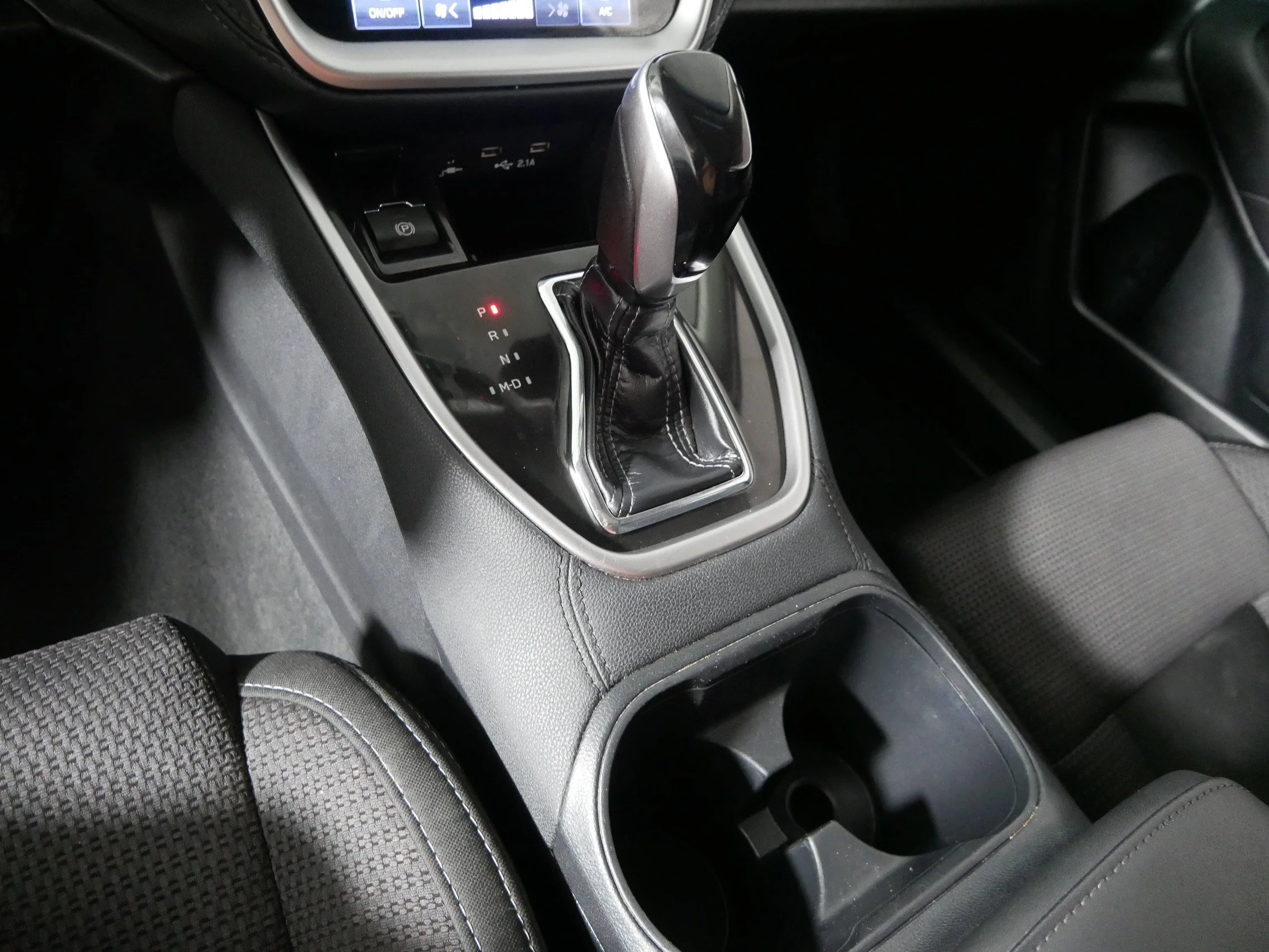 Used 2022 Crystal White Pearl Subaru Premium image 24