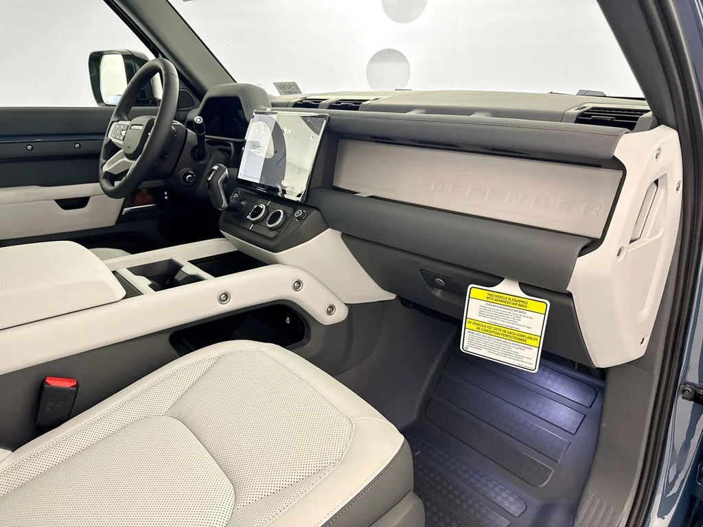 New 2026 Tasman Blue Land Rover X-Dynamic SE image 31