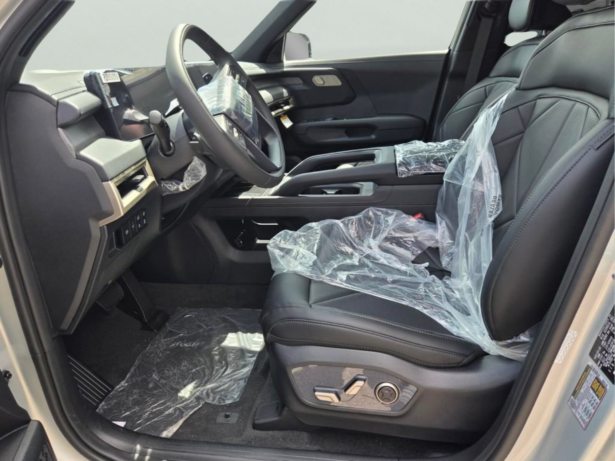 New 2027 Ivory Silver Kia EX image 8