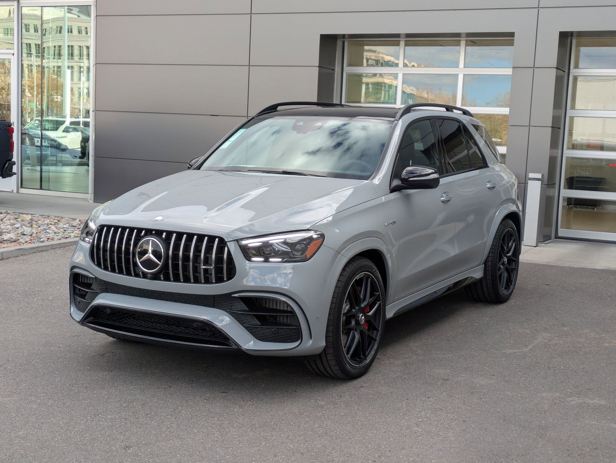 New 2026 MANUFAKTUR Alpine Grey Mercedes-Benz AMG® GLE 63 S image 8