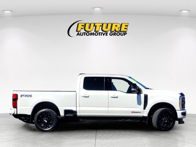 Used 2025  Ford Lariat image 3