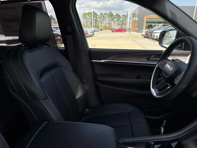 New 2025 White Jeep Limited image 25