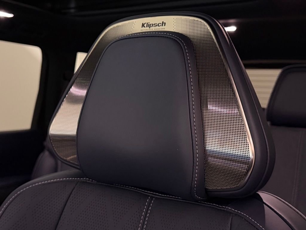 New 2027 RADIANT WHITE INFINITI Sport 4WD image 19