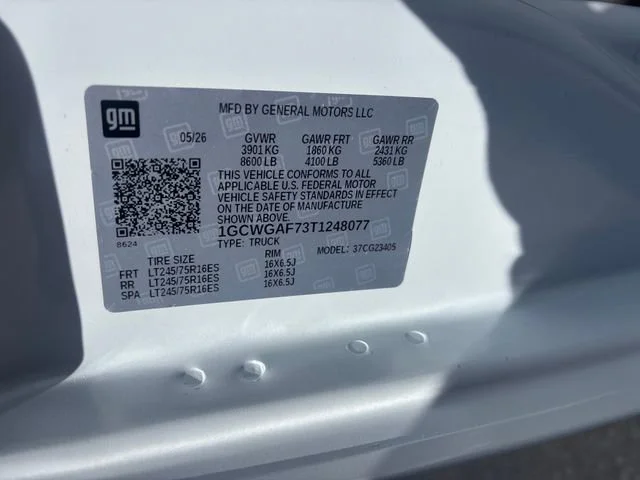 New 2026 Summit White Chevrolet WT image 30