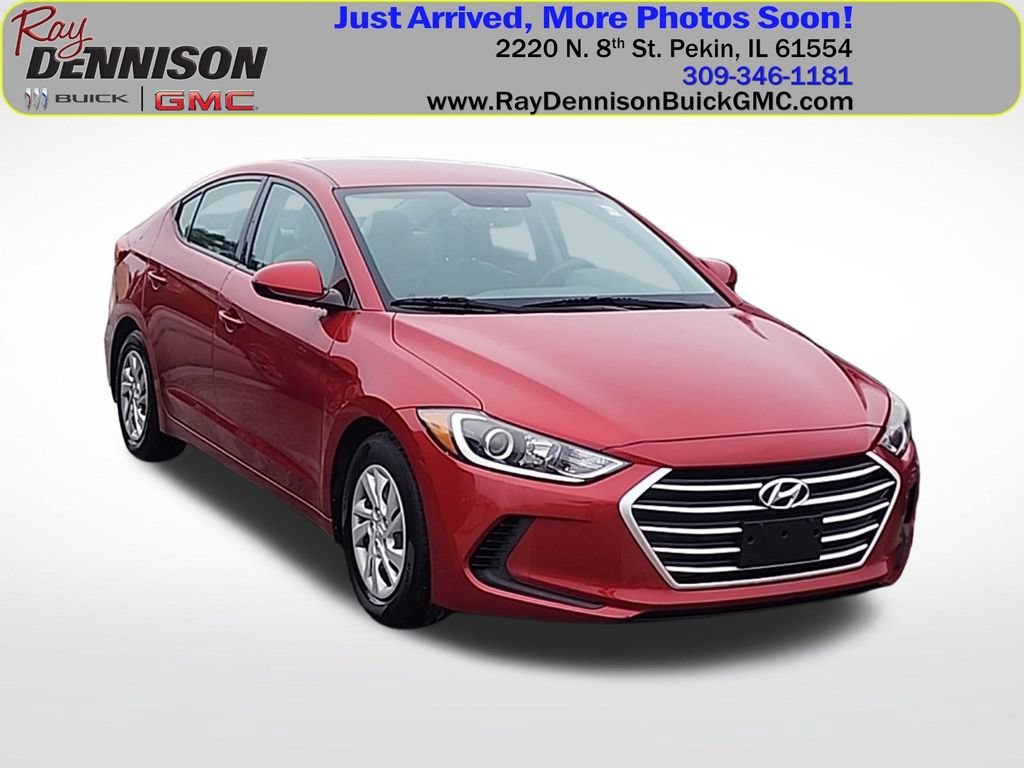 Used 2017 Red Hyundai SE image 1