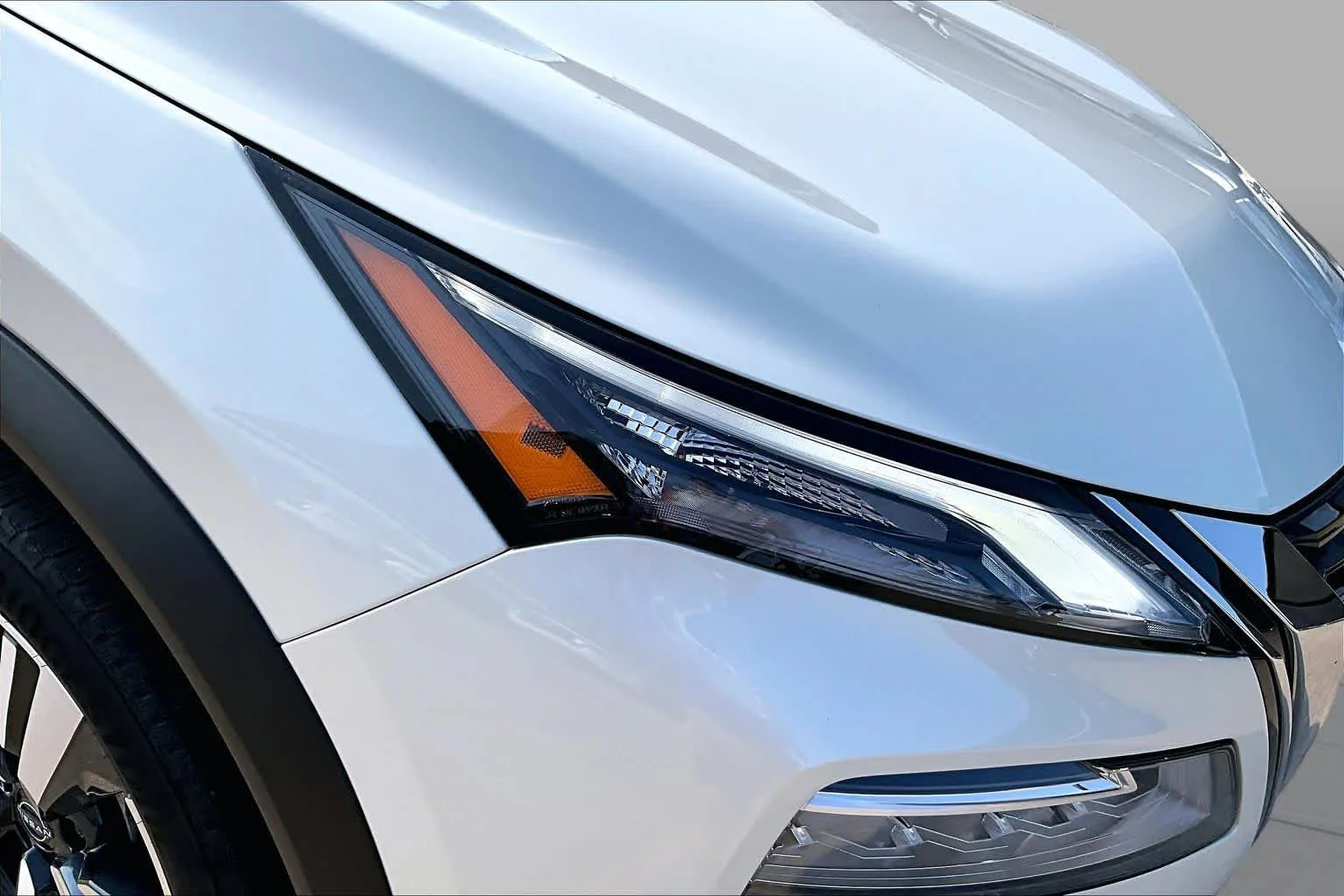Certified Used 2023 Pearl White Tricoat Nissan SL image 27
