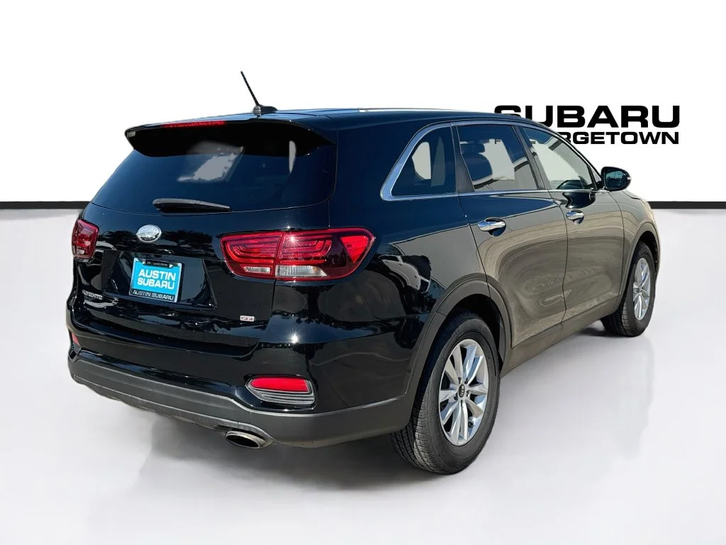 Used 2019 Black Kia L image 7