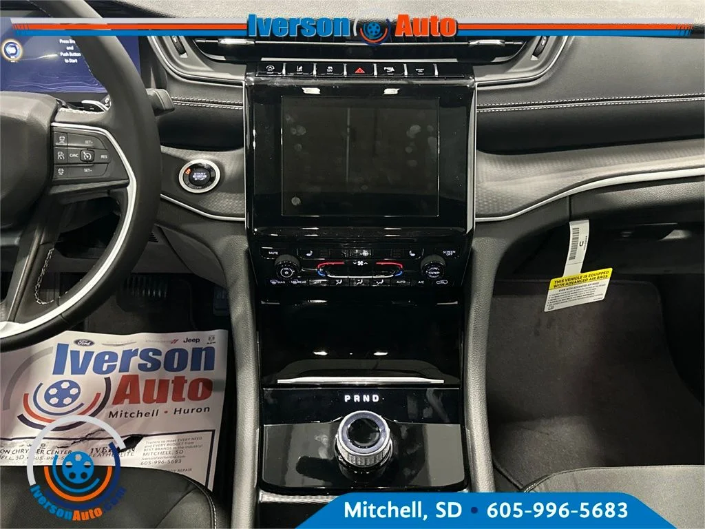 New 2026 Baltic Gray Metallic Clear-Coat Exterior Paint Jeep Laredo X image 24