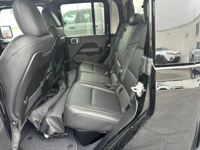 2026 Jeep Gladiator Sahara - Photo 23
