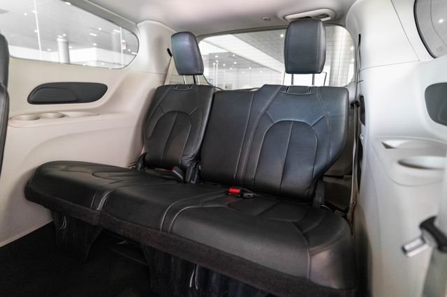Used 2017 Silver Chrysler Touring image 33