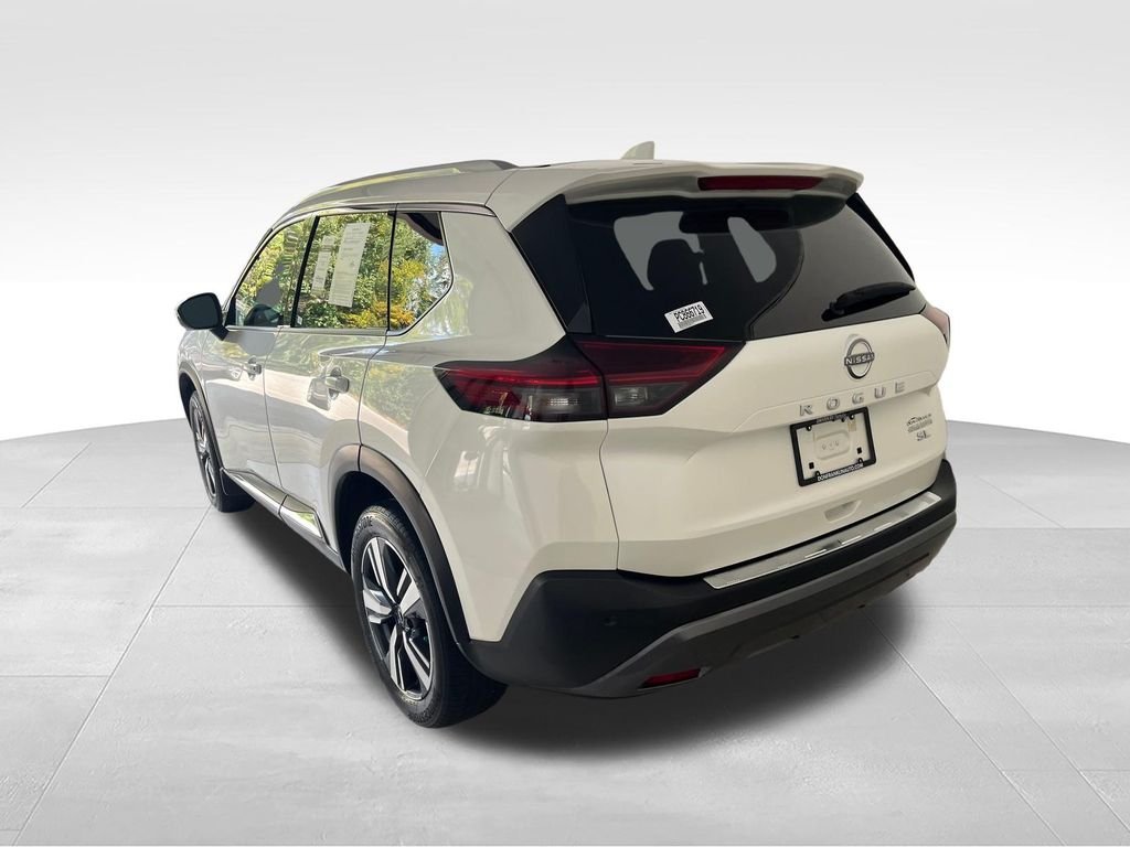 Used 2023 White Nissan SL image 3