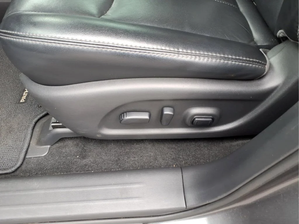Used 2016 Gray Nissan SL image 13