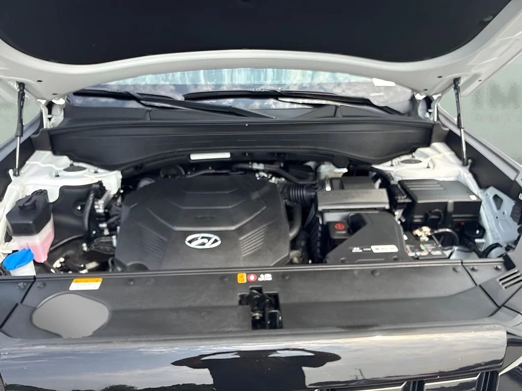 Used 2025 White Hyundai SEL image 23