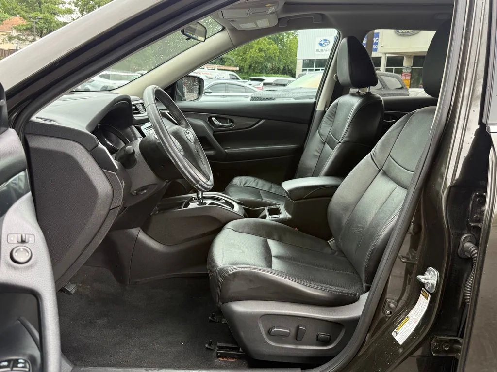 Used 2015 Black Nissan SL image 18