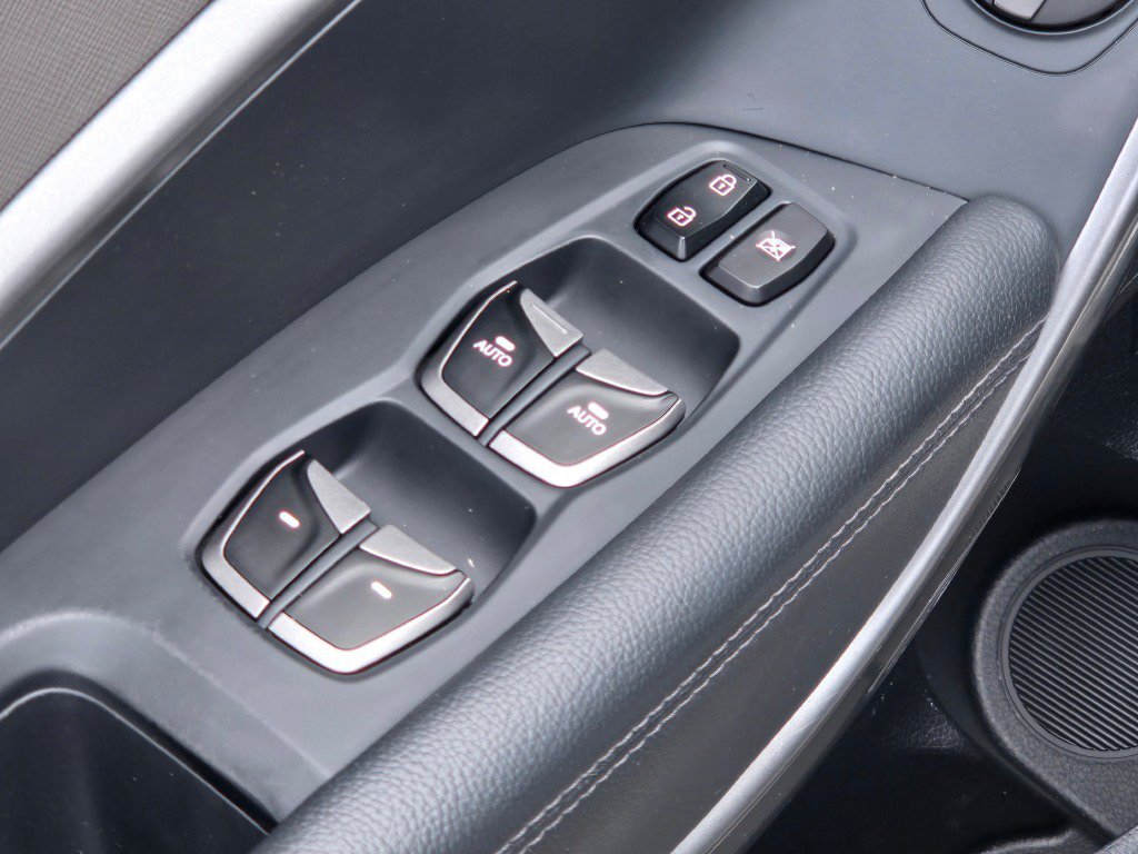 Used 2016 Frost Hyundai Limited image 21