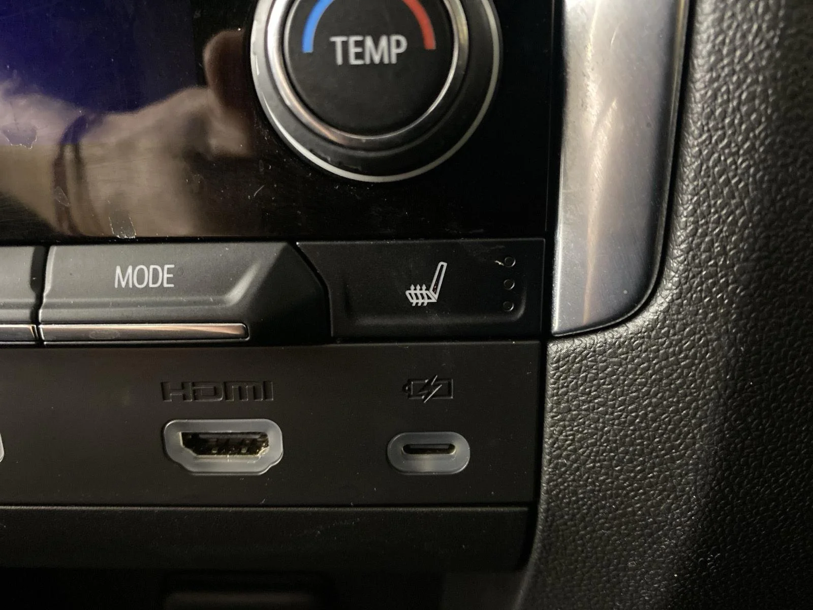 Used 2023 Iridescent Pearl Tricoat Chevrolet Premier image 27