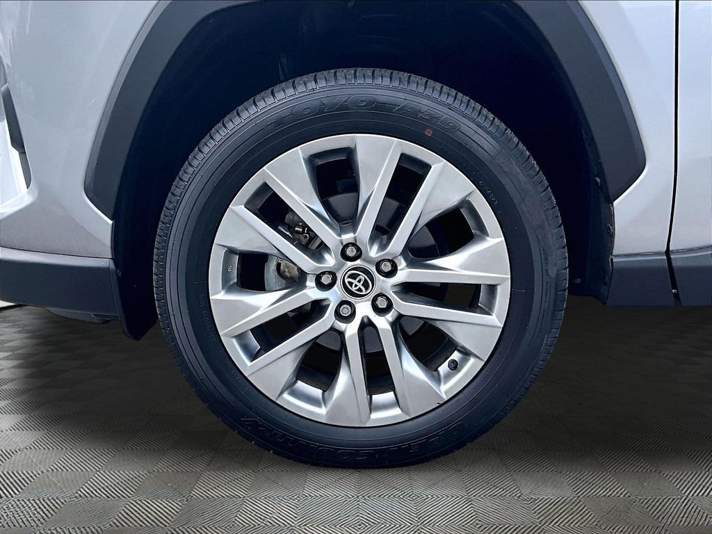 Used 2024 Silver Toyota XLE Premium image 7