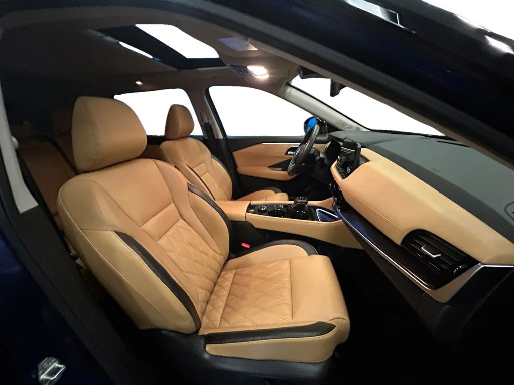 Used 2023 Caspian Blue Metallic Nissan Platinum image 16