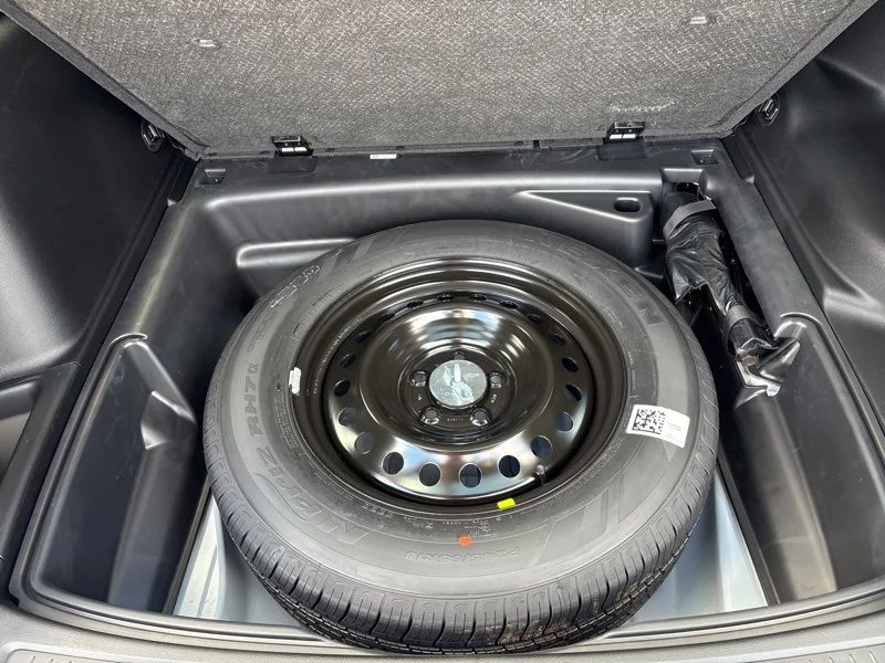 New 2026 Bright White Clear-Coat Exterior Paint Jeep Laredo image 11