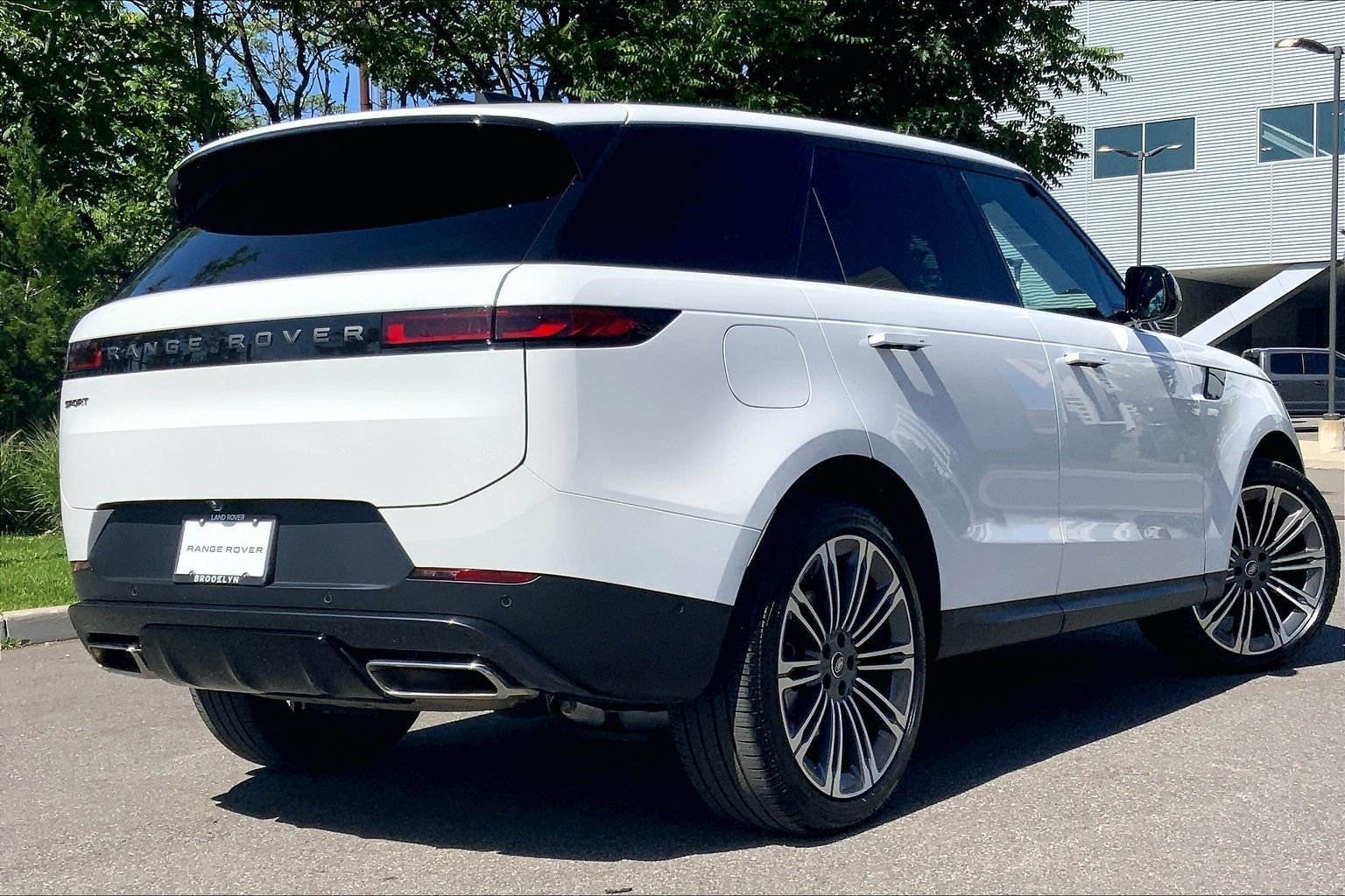 Certified Used 2025 Fuji White Land Rover SE image 12