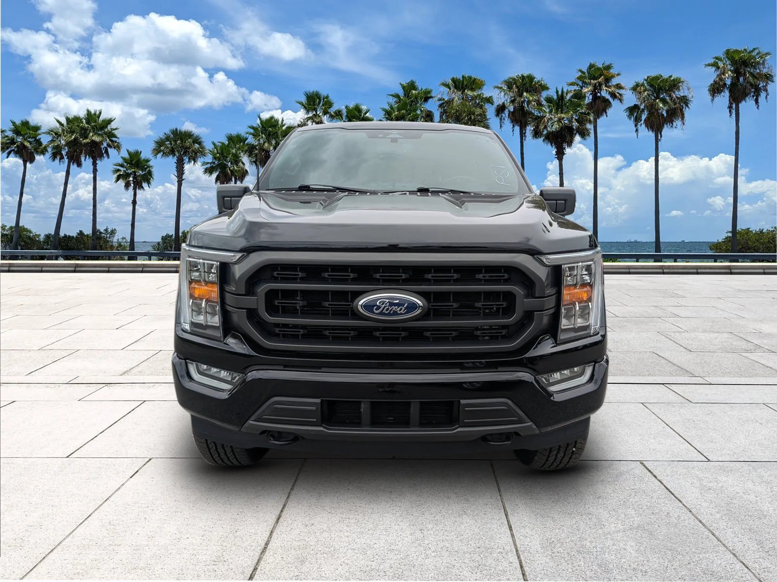 Used 2023 Agate Black Metallic Ford XLT image 2