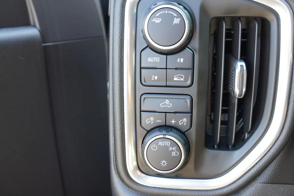 Used 2019 Silver Ice Metallic Chevrolet LT image 24