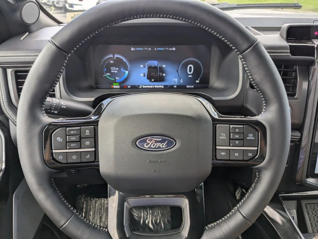 2025 Ford F-150 Lightning Platinum - Photo 31