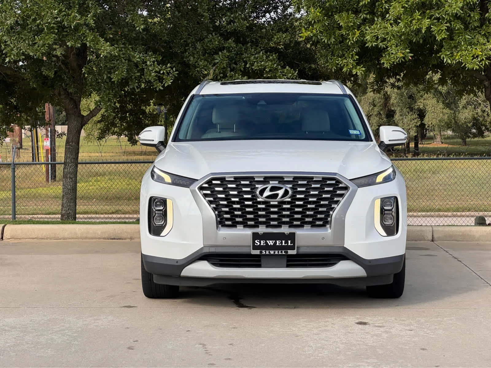 Used 2022 Hyper White Hyundai SEL image 2