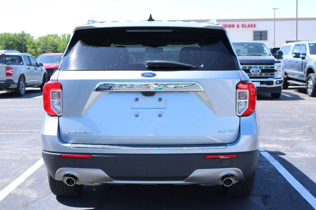 Used 2023 Silver Metallic Ford Limited image 5