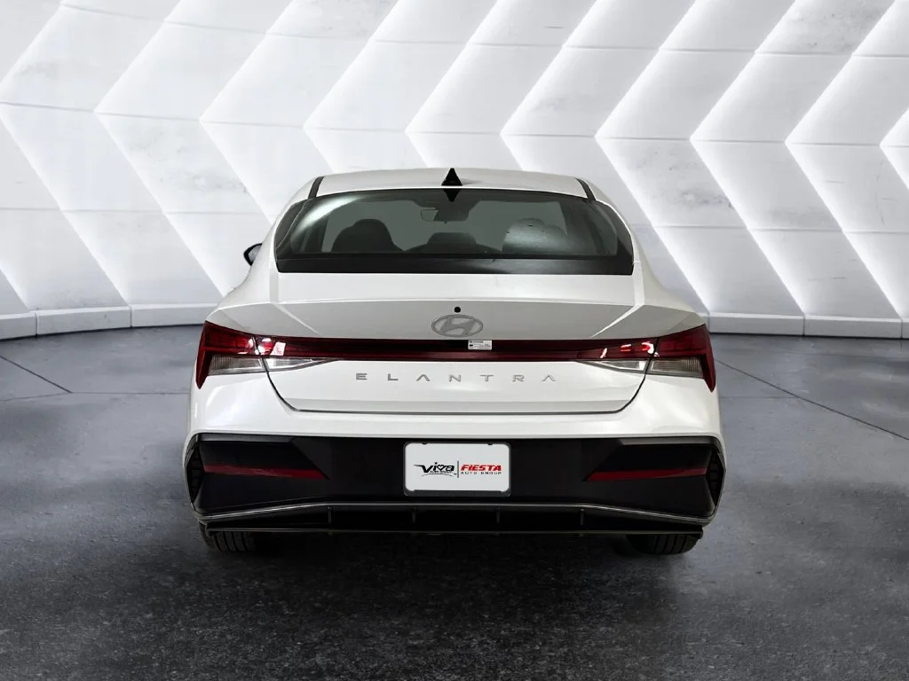 Used 2024 White Hyundai SEL image 5