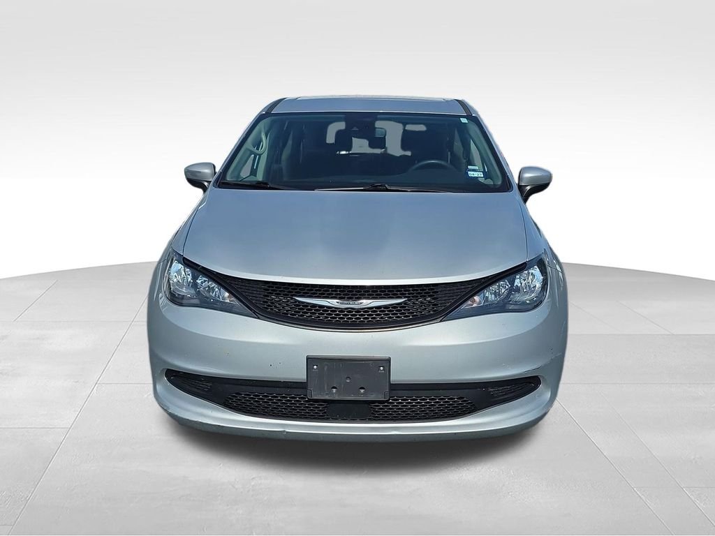Used 2023 Silver Chrysler LX image 8
