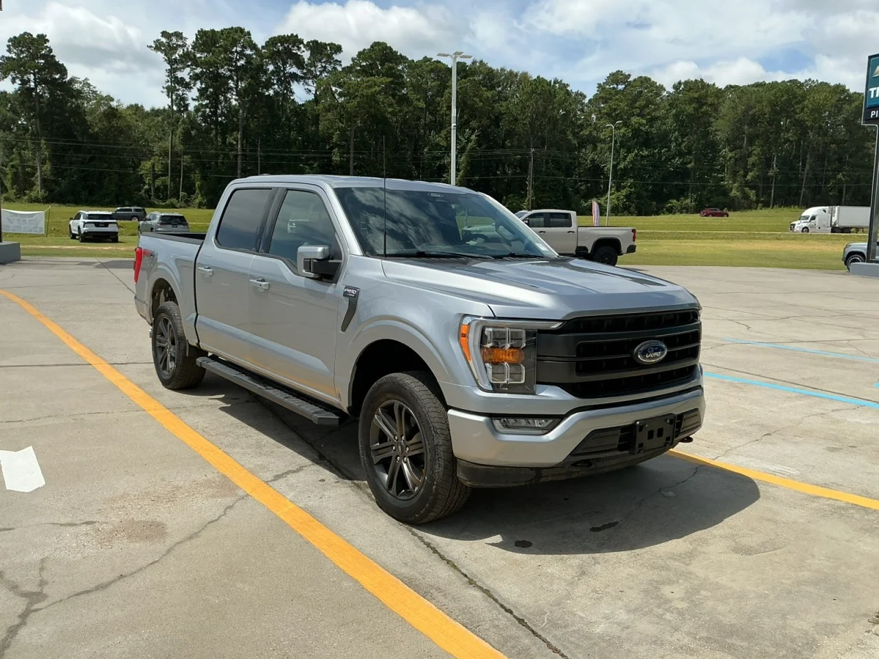Used 2022 Grey Ford XL image 3