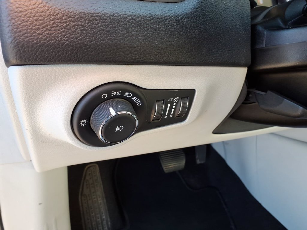 Used 2020 Blue Jeep Latitude image 8
