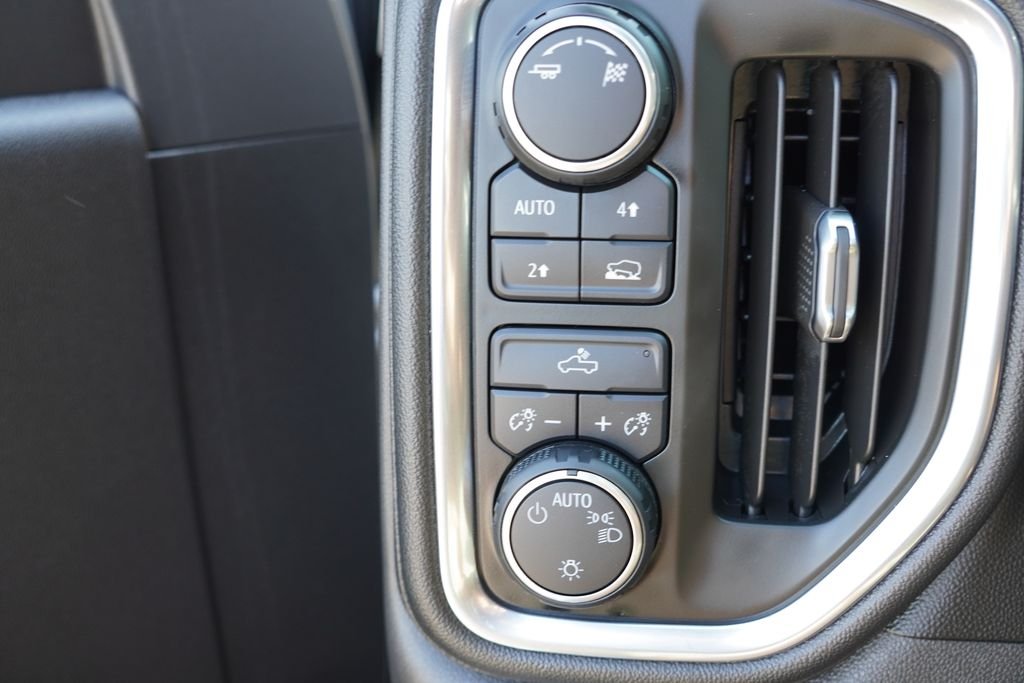 Used 2019 Silver Ice Metallic Chevrolet LT image 24