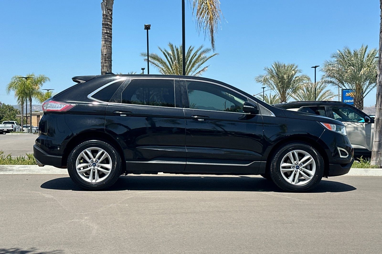 Used 2018 Black Ford SEL image 3